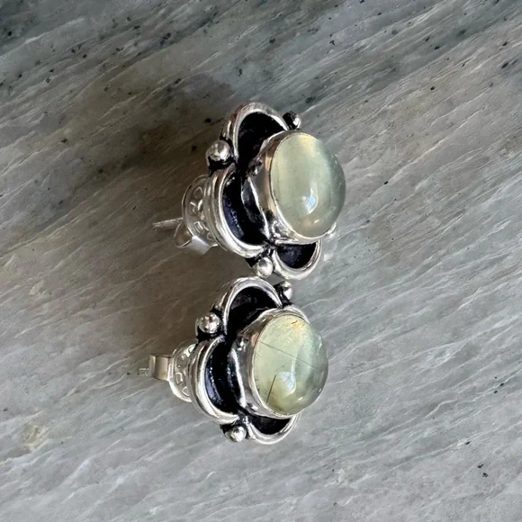 NWOT Sundance Lake Mist Earrings, Prehnite, Sterling Silver